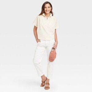 Universal Threads Off White Mid-Rise Boyfriend Cargo Jeans